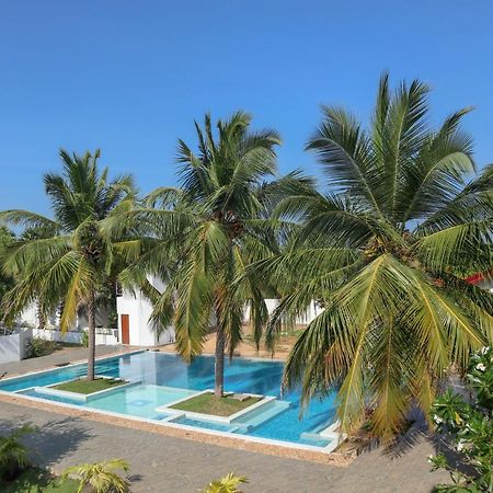 Reddalf'S Holiday Resorts Baie d'Arugam Extérieur photo