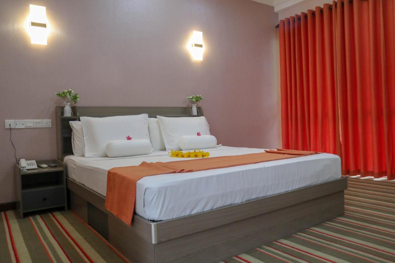 Reddalf'S Holiday Resorts Baie d'Arugam Extérieur photo