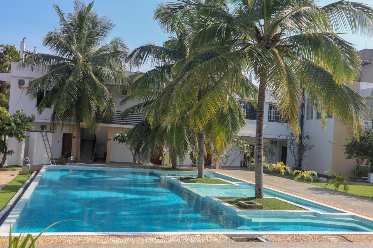 Reddalf'S Holiday Resorts Baie d'Arugam Extérieur photo